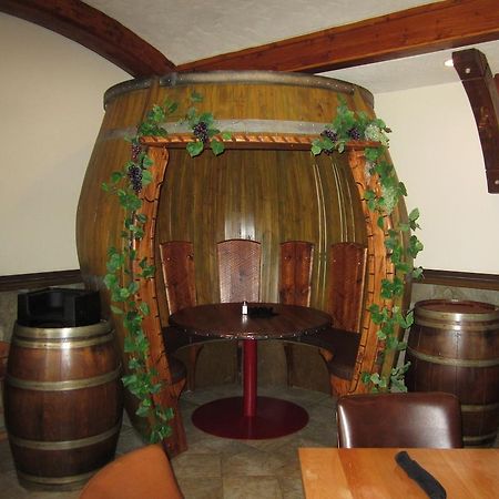 The Pine Inn Chetwynd Bagian luar foto