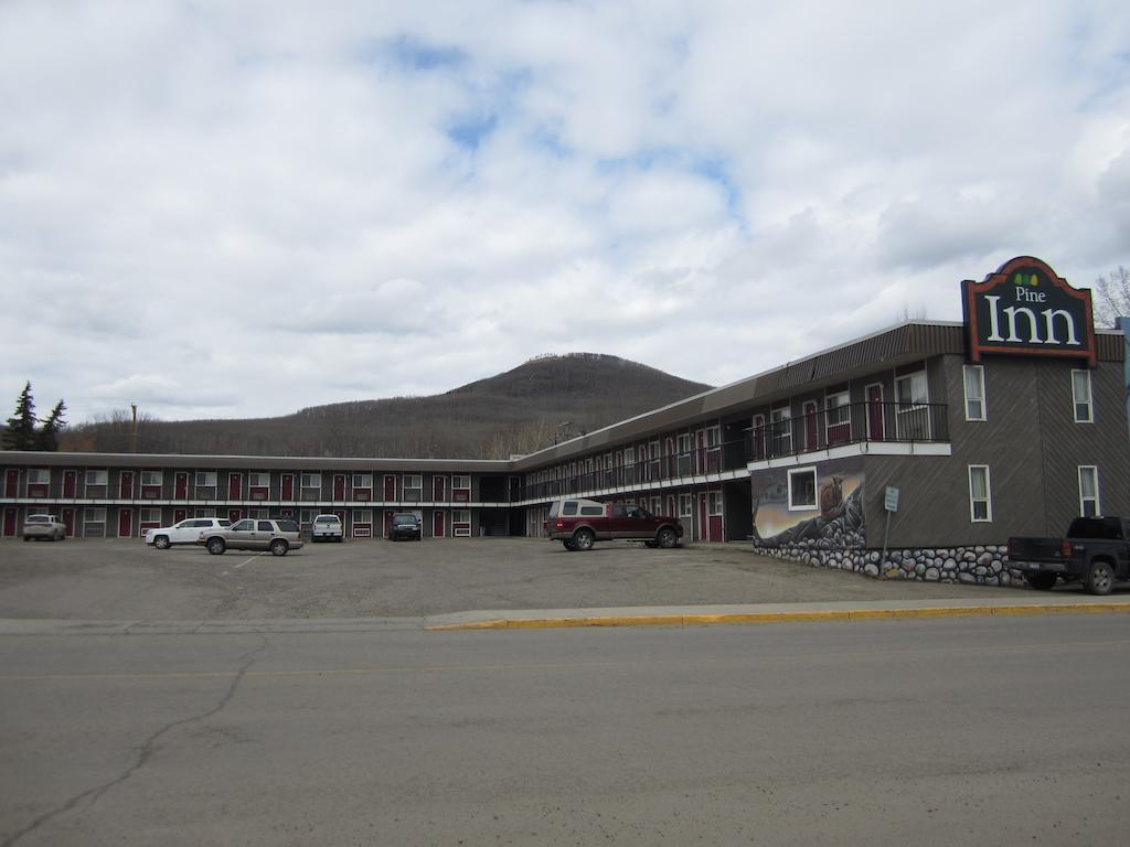 The Pine Inn Chetwynd Bagian luar foto