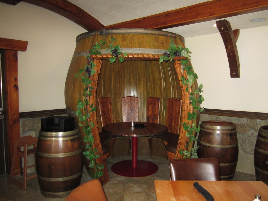 The Pine Inn Chetwynd Bagian luar foto