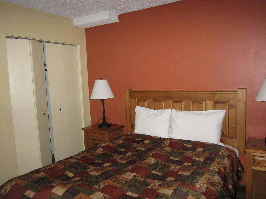 The Pine Inn Chetwynd Ruang foto