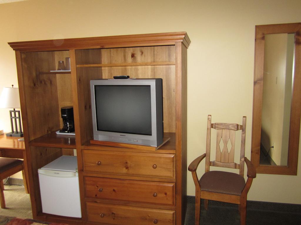 The Pine Inn Chetwynd Ruang foto