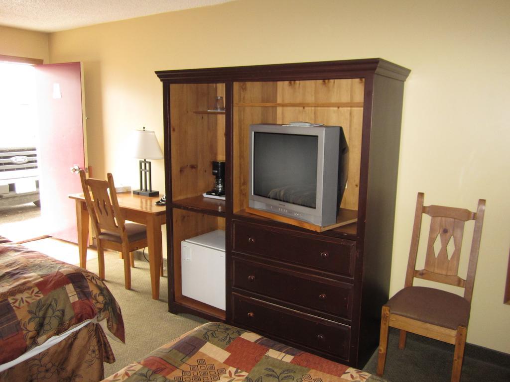 The Pine Inn Chetwynd Ruang foto