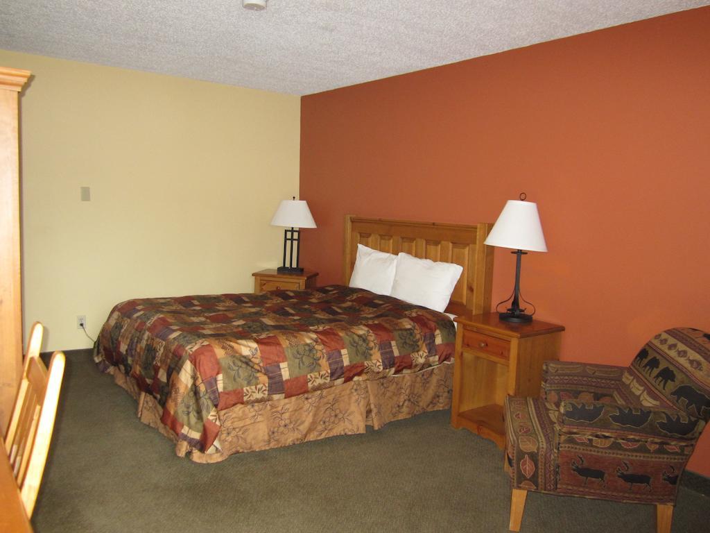 The Pine Inn Chetwynd Ruang foto
