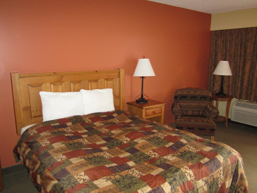 The Pine Inn Chetwynd Ruang foto