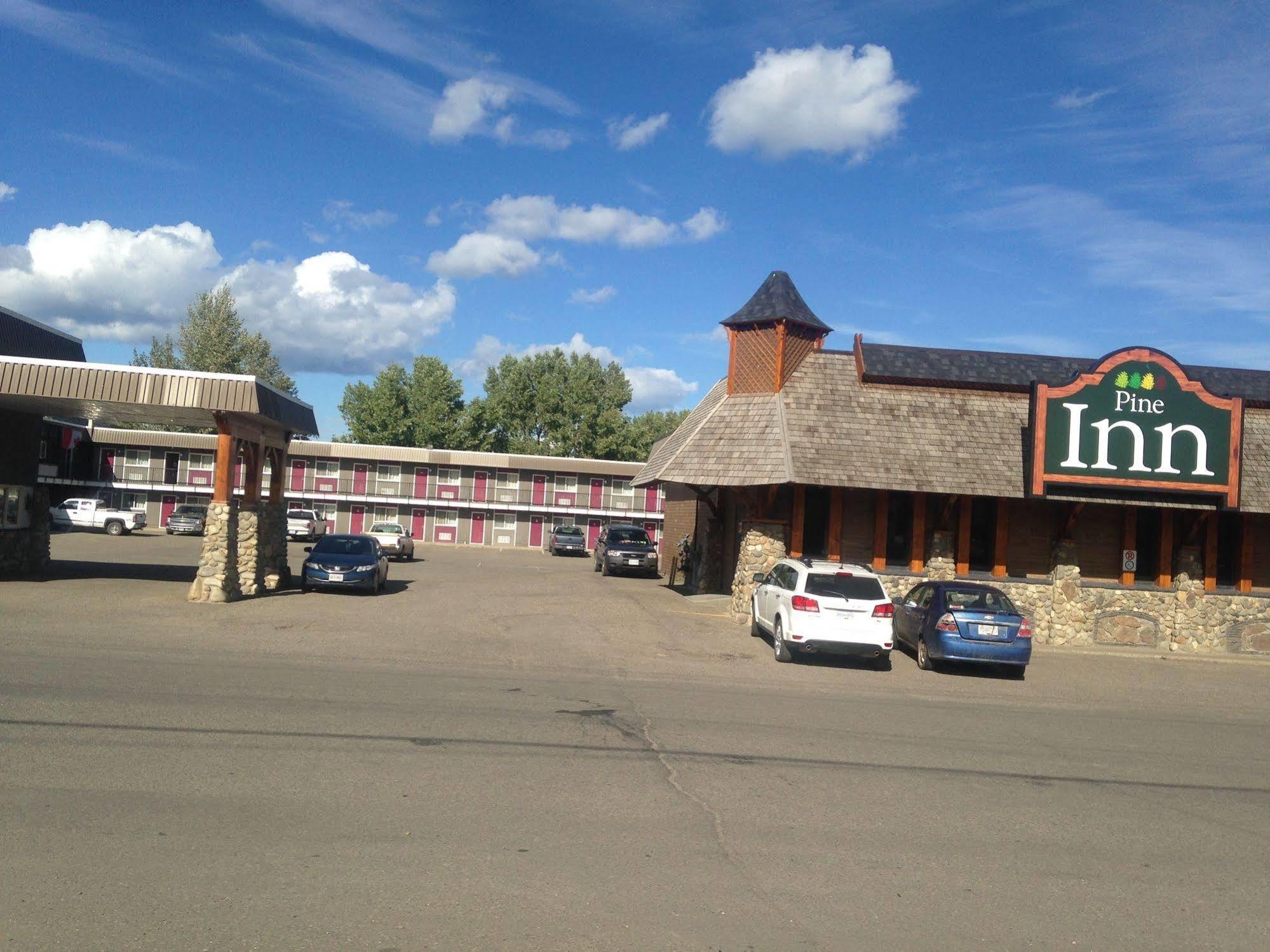 The Pine Inn Chetwynd Bagian luar foto