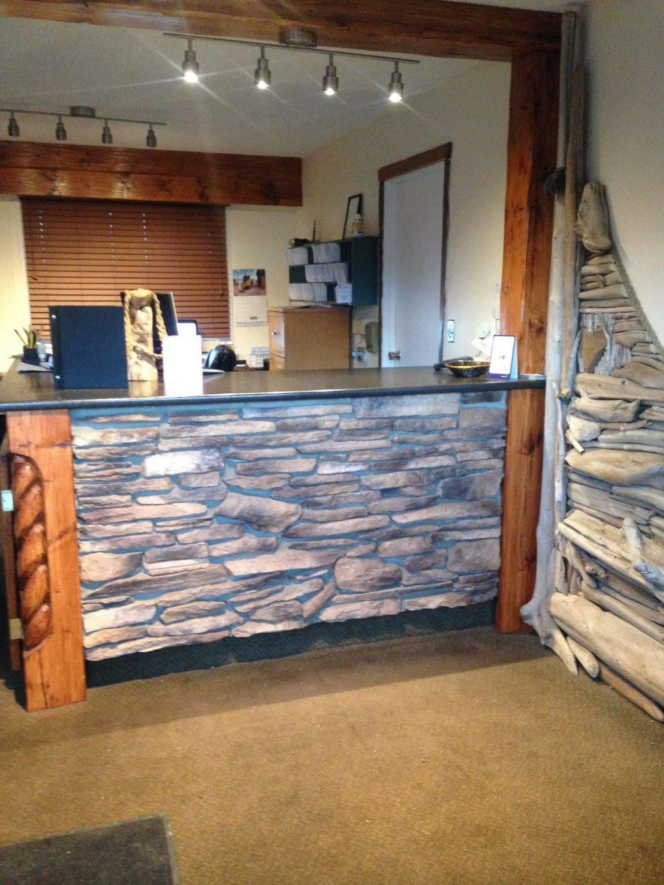 The Pine Inn Chetwynd Bagian luar foto